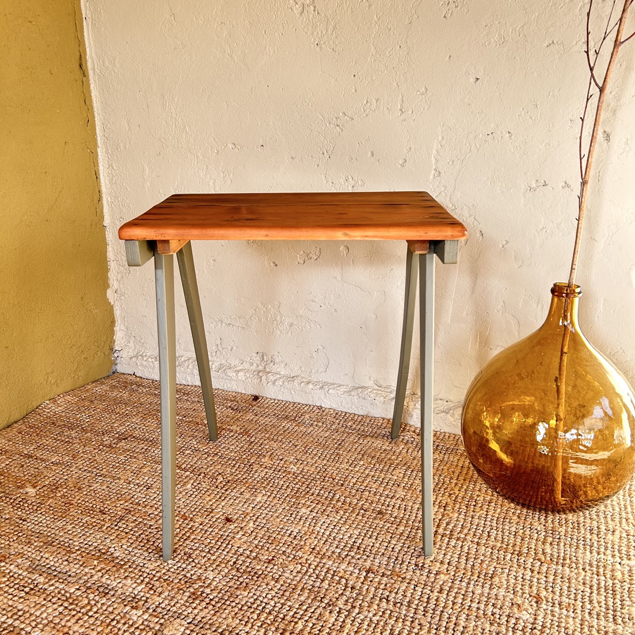 Petite table d'appoint #111